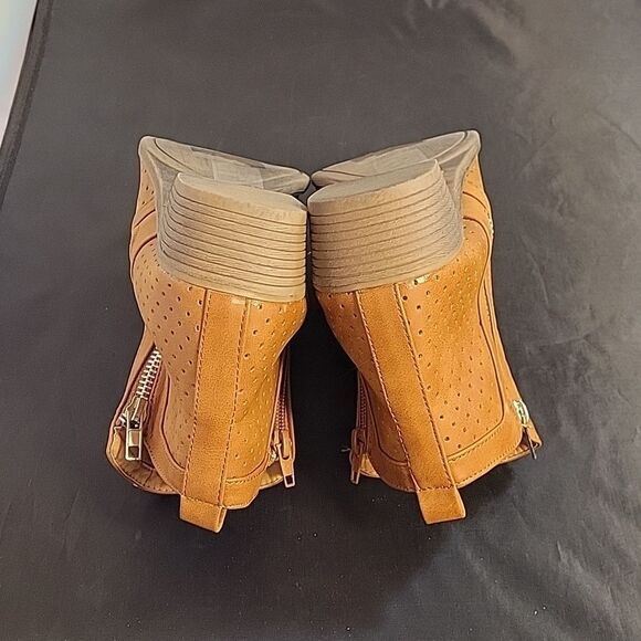 BRAND NEW SOCIOLOGY TWO-ZIP ROUND TOE SLIP-ON BOOTIES - Picture 11 of 13